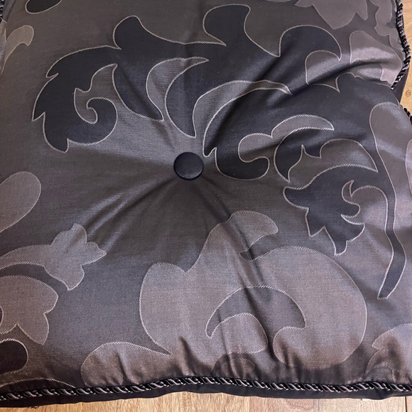 Lenox American Bedding Collection decorative pillows, 20”x 20” - Picture 2 of 3